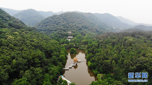 玉泉寺位于湖北省当阳市城西南12公里的玉泉风景区玉泉山东麓.